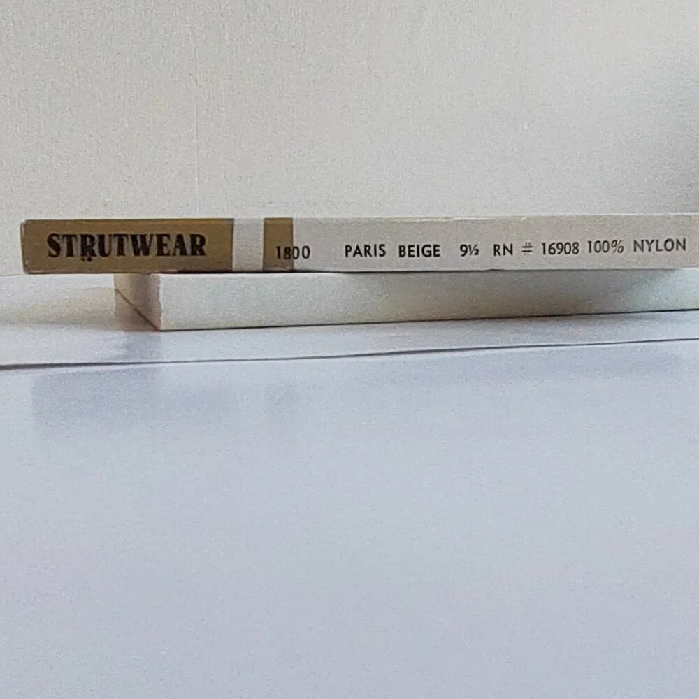 Vintage Strutwear 100% Nylon Stockings 4-Pairs 1800 Color-Paris Beige Size 9.5